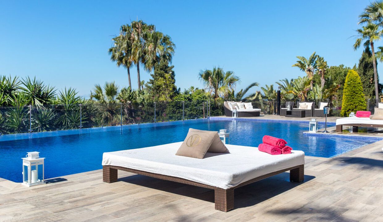 detached-villa-elviria-1