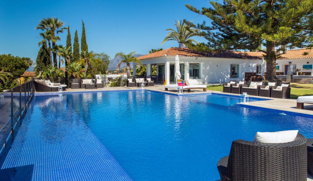 detached-villa-elviria-10