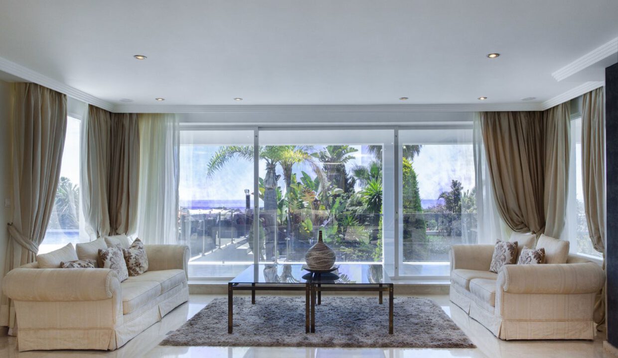 detached-villa-elviria-2
