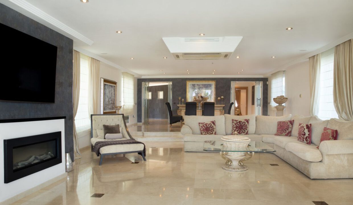 detached-villa-elviria-5