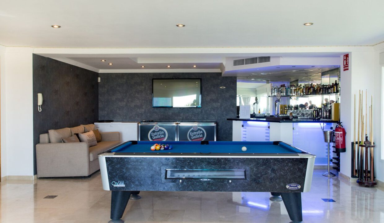 detached-villa-elviria-9