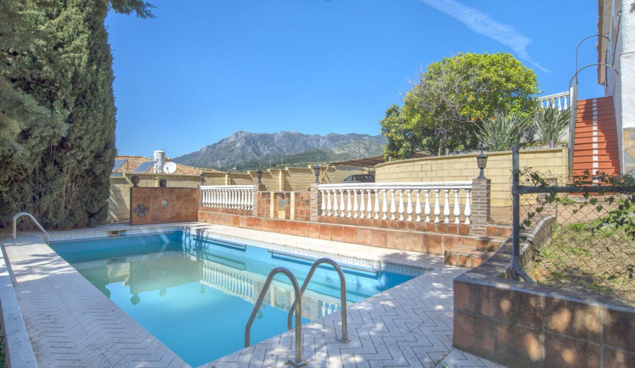 rustic-villa-marbella-1