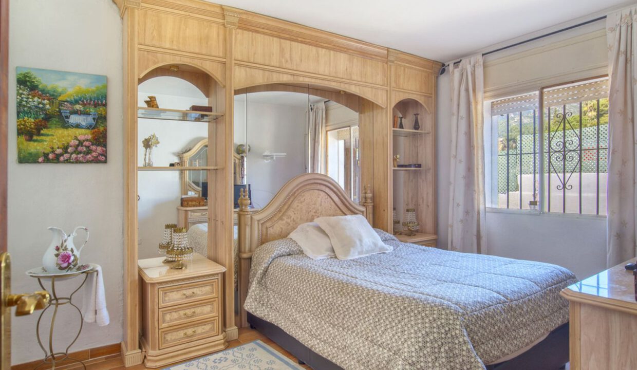 rustic-villa-marbella-10