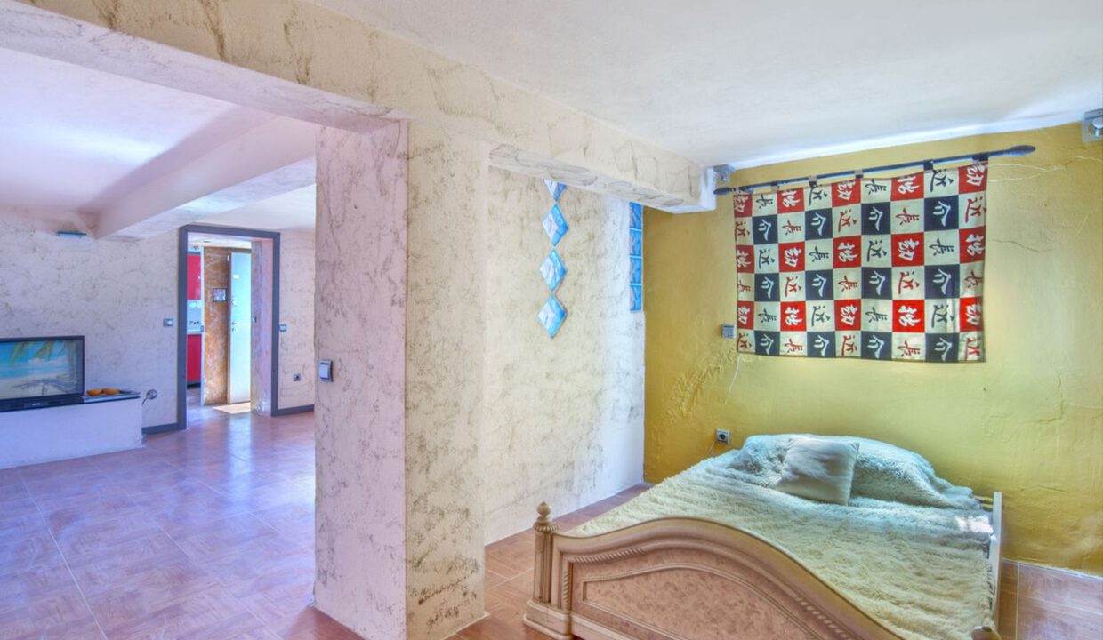 rustic-villa-marbella-14