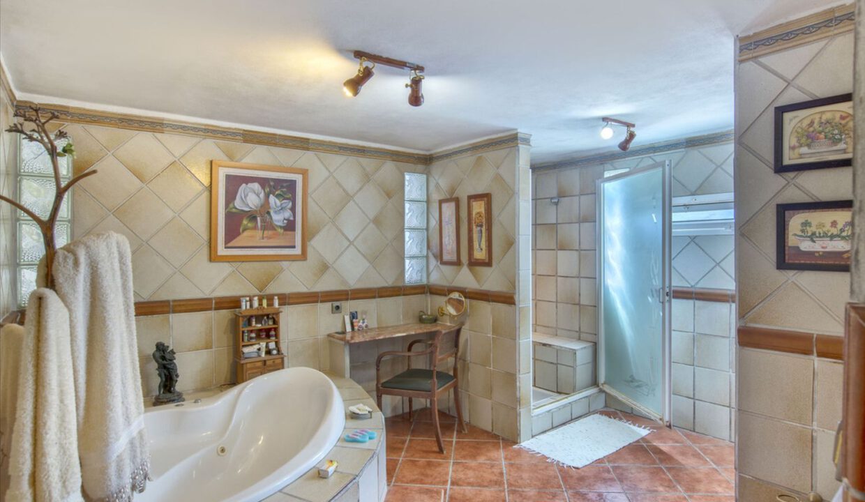 rustic-villa-marbella-16