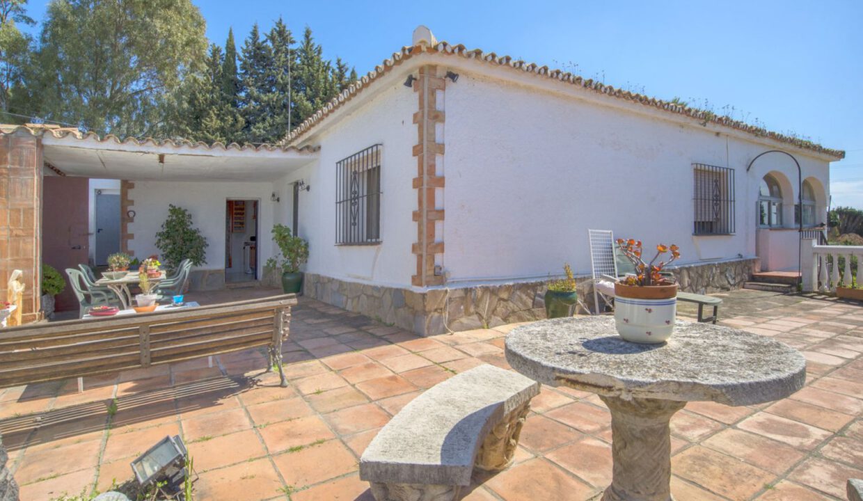rustic-villa-marbella-4