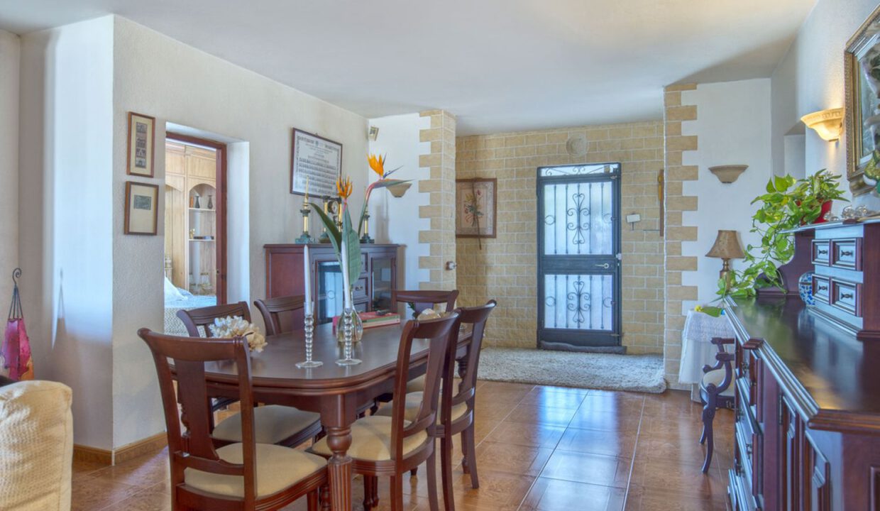 rustic-villa-marbella-8