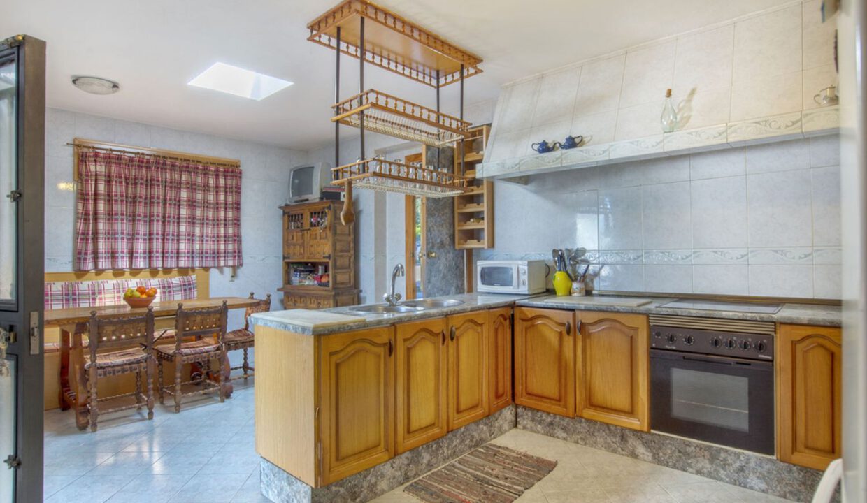 rustic-villa-marbella-9