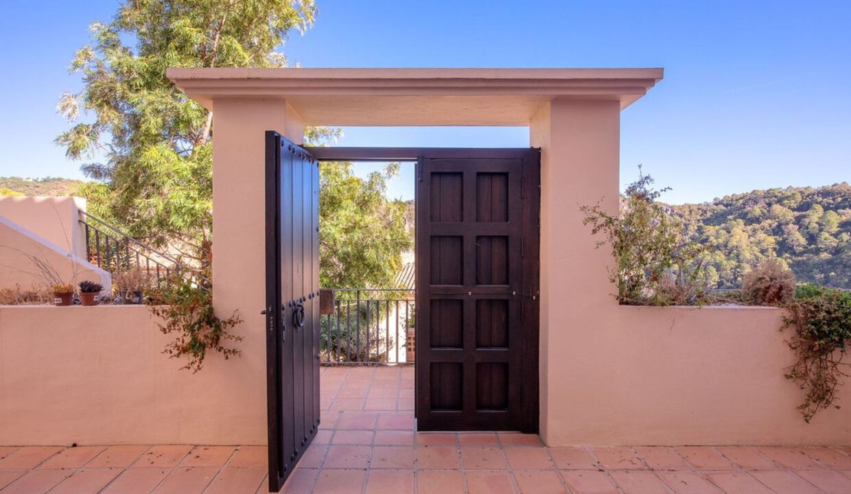 benahavis-townhouse-1