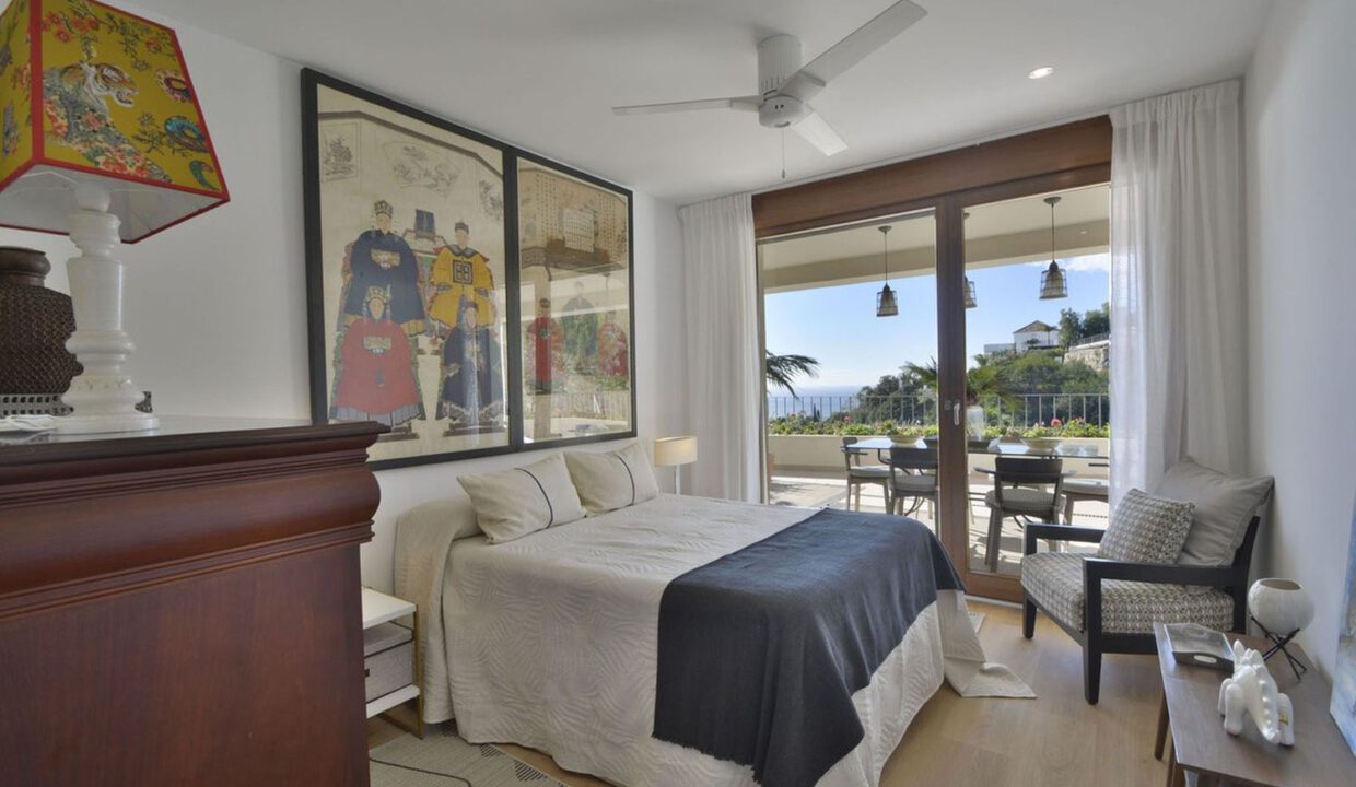 los-monteros-apartment-11