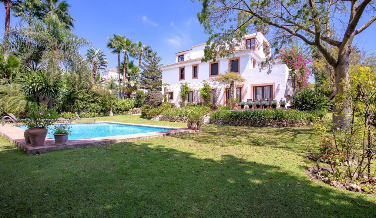 nueva-andalucia-villa-14