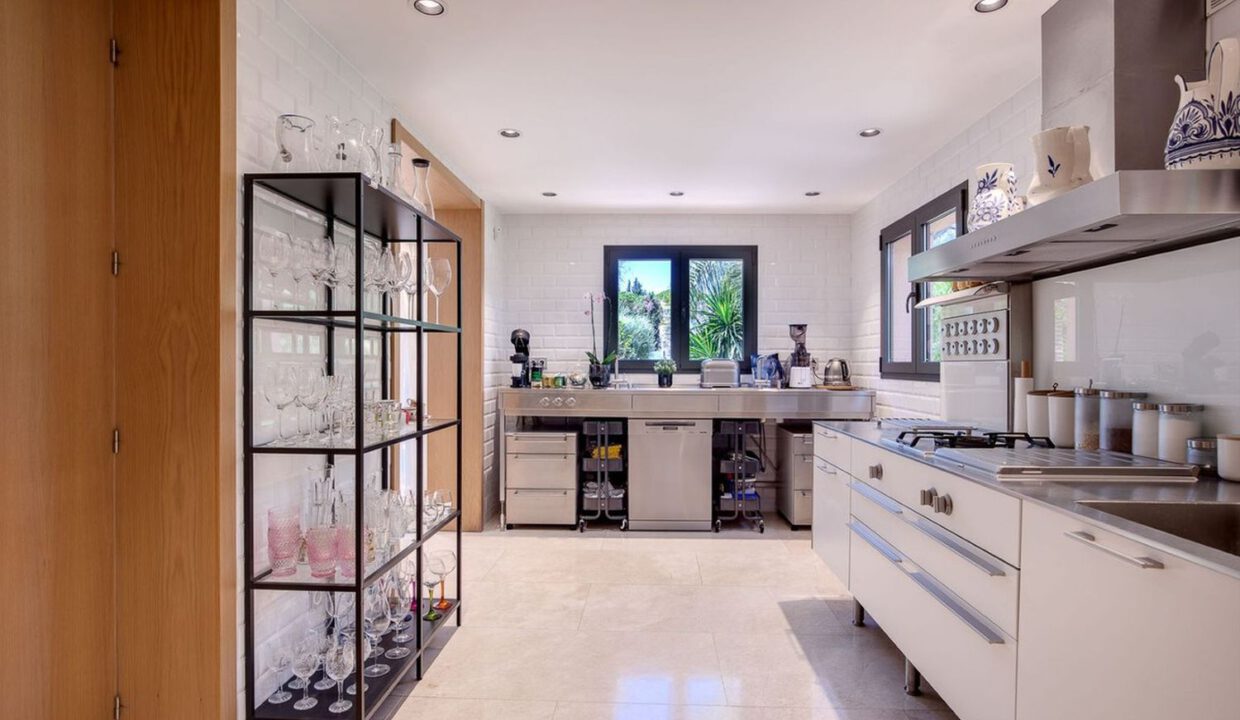 nueva-andalucia-villa-5