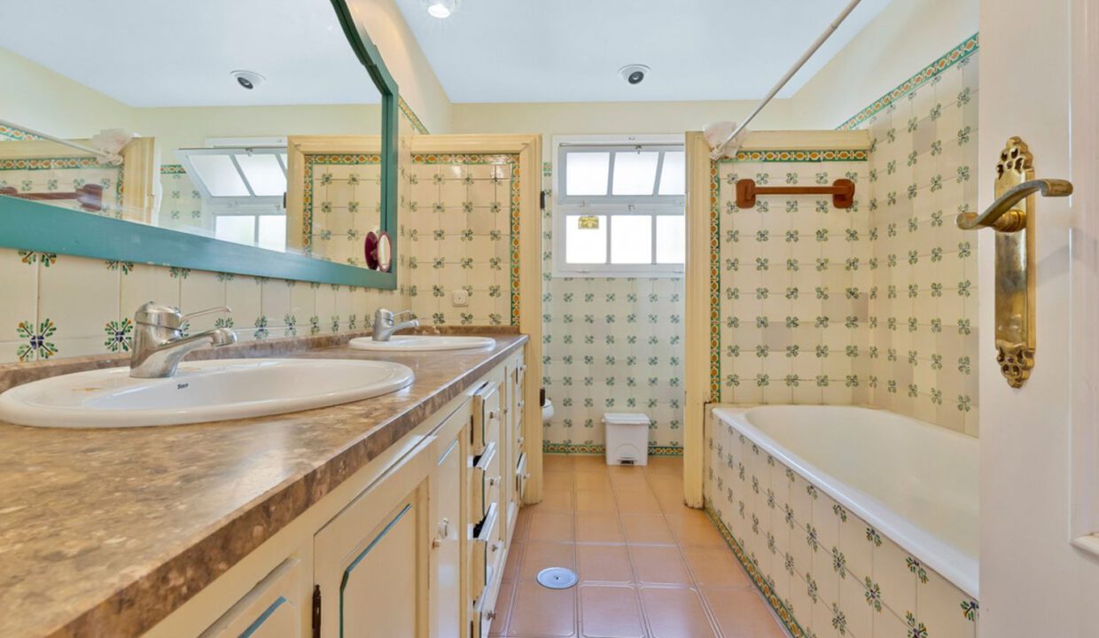 detached-mijas-villa-5