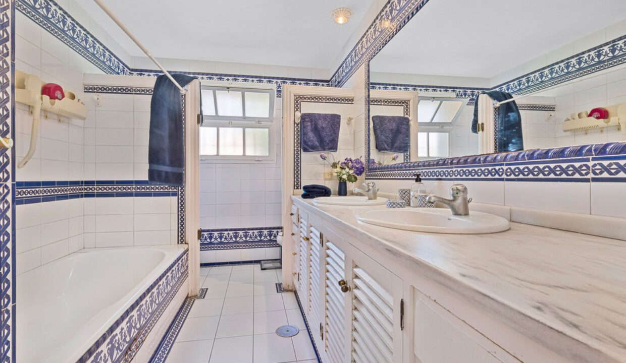 detached-mijas-villa-8