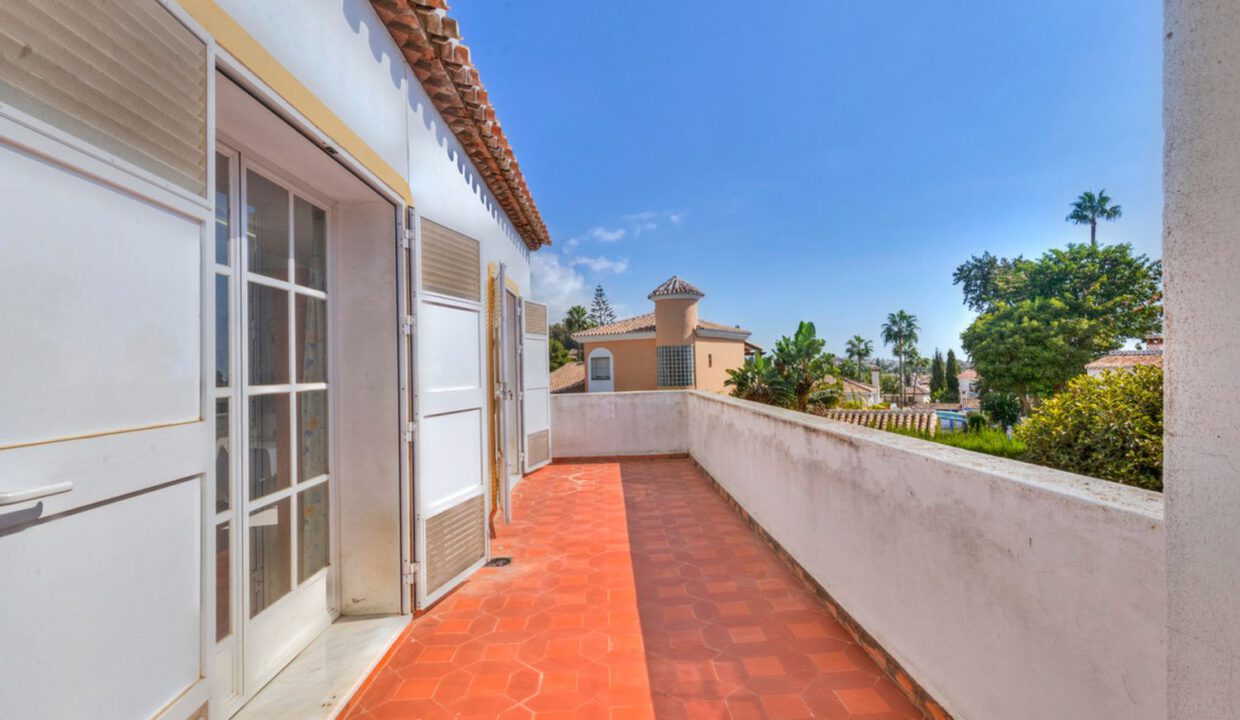 detached-mijas-villa-9